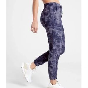Athleta Farallon Printed Jogger Inversion Medieval Violet